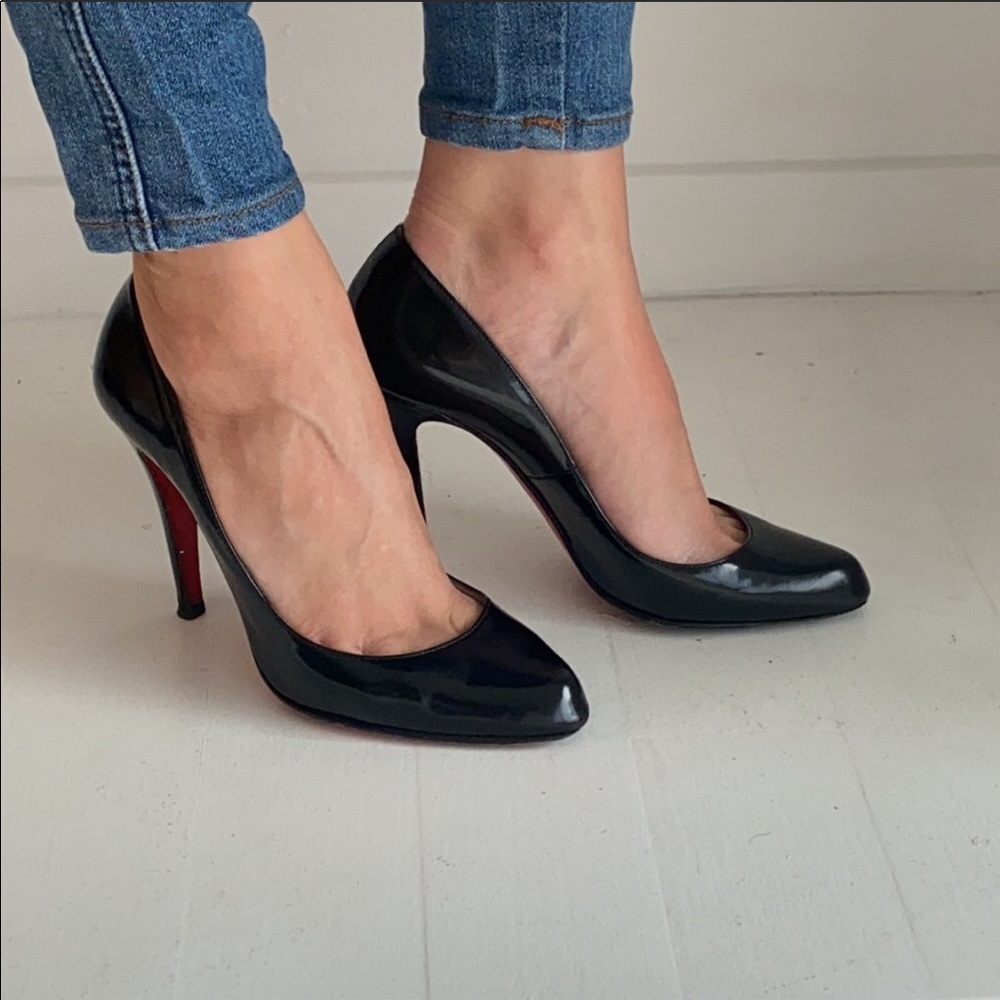 CHRISTIAN LOUBOUTIN SIMPLE PATENT LEATHER PUMPS